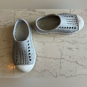 Baby Girl NATIVE Sparkly Silver Rubber Water Beach Slip on Shoes Sz 8 Boat